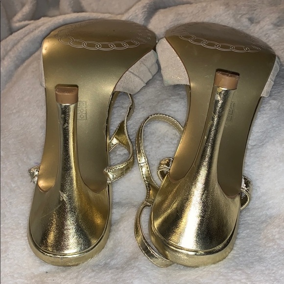 Charles by Charles David Strappy Gold Sandals - Picture 8 of 9